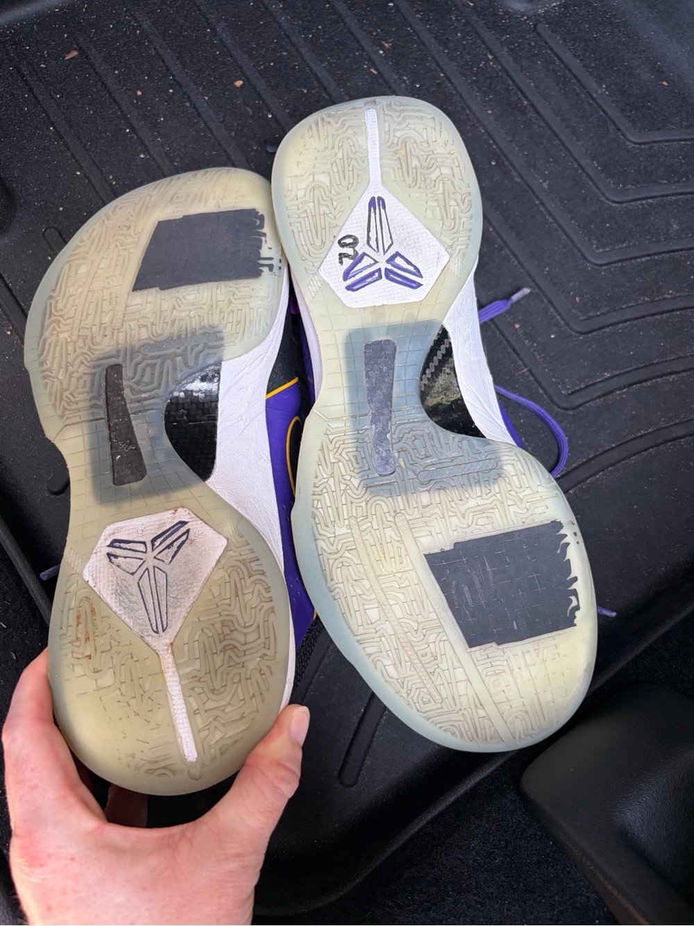 Nike Kobe 5 Proto Championship Sneakers - Picture 3 of 9